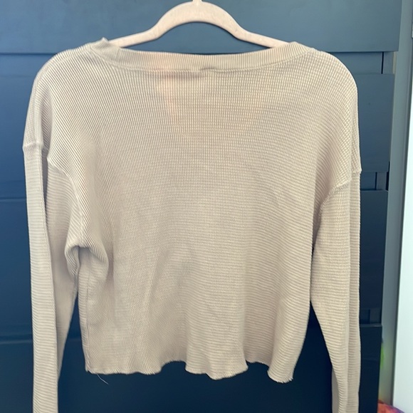 Cropped waffle net long sleeve top - Picture 2 of 2